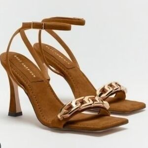 Good American Chain Link Ankle Strap Heeled Sandals Brown Suede Size 9